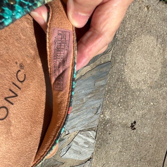 Vionic shoes new - Picture 4 of 5